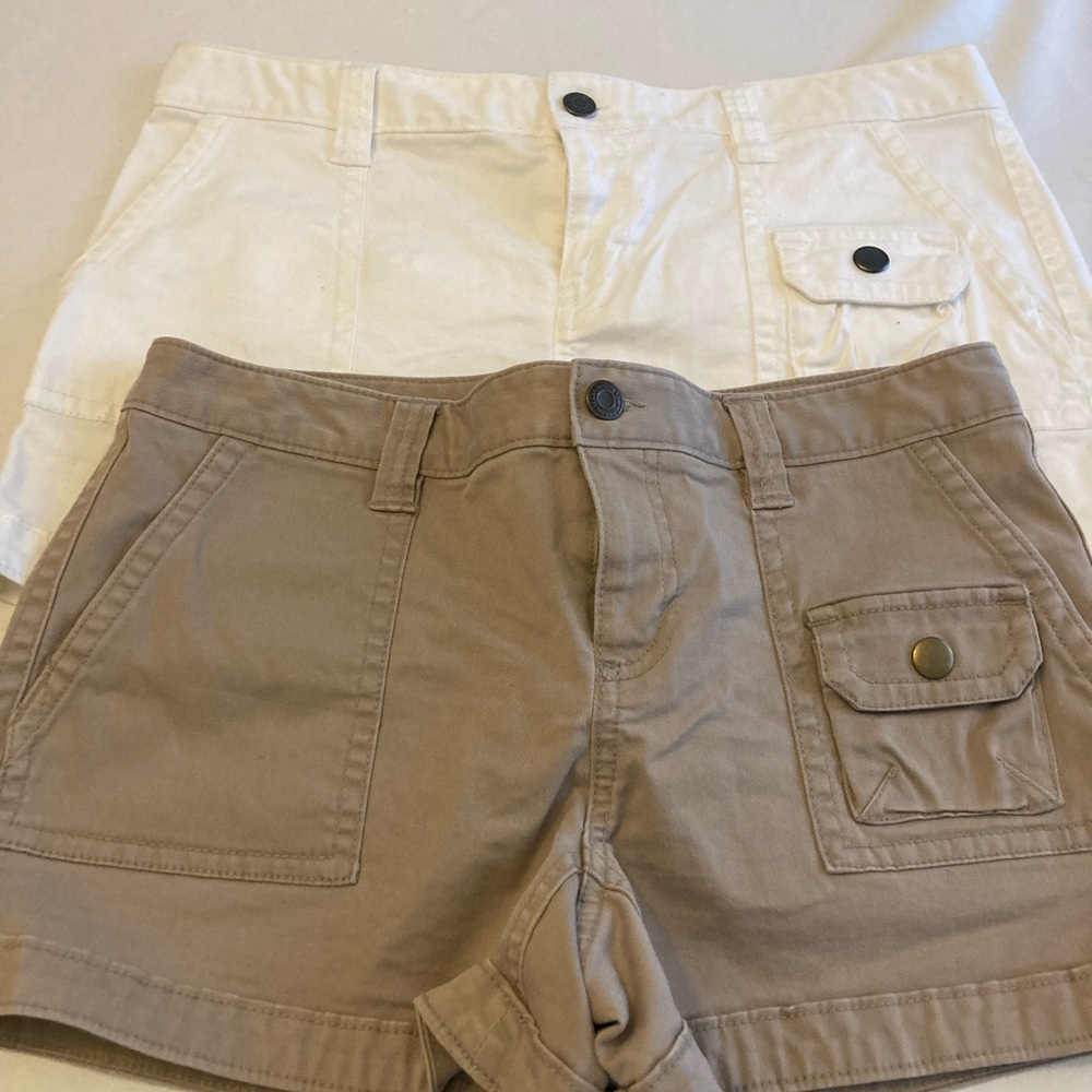 Set of two London Jean shorts, one kaki and one white Size 6